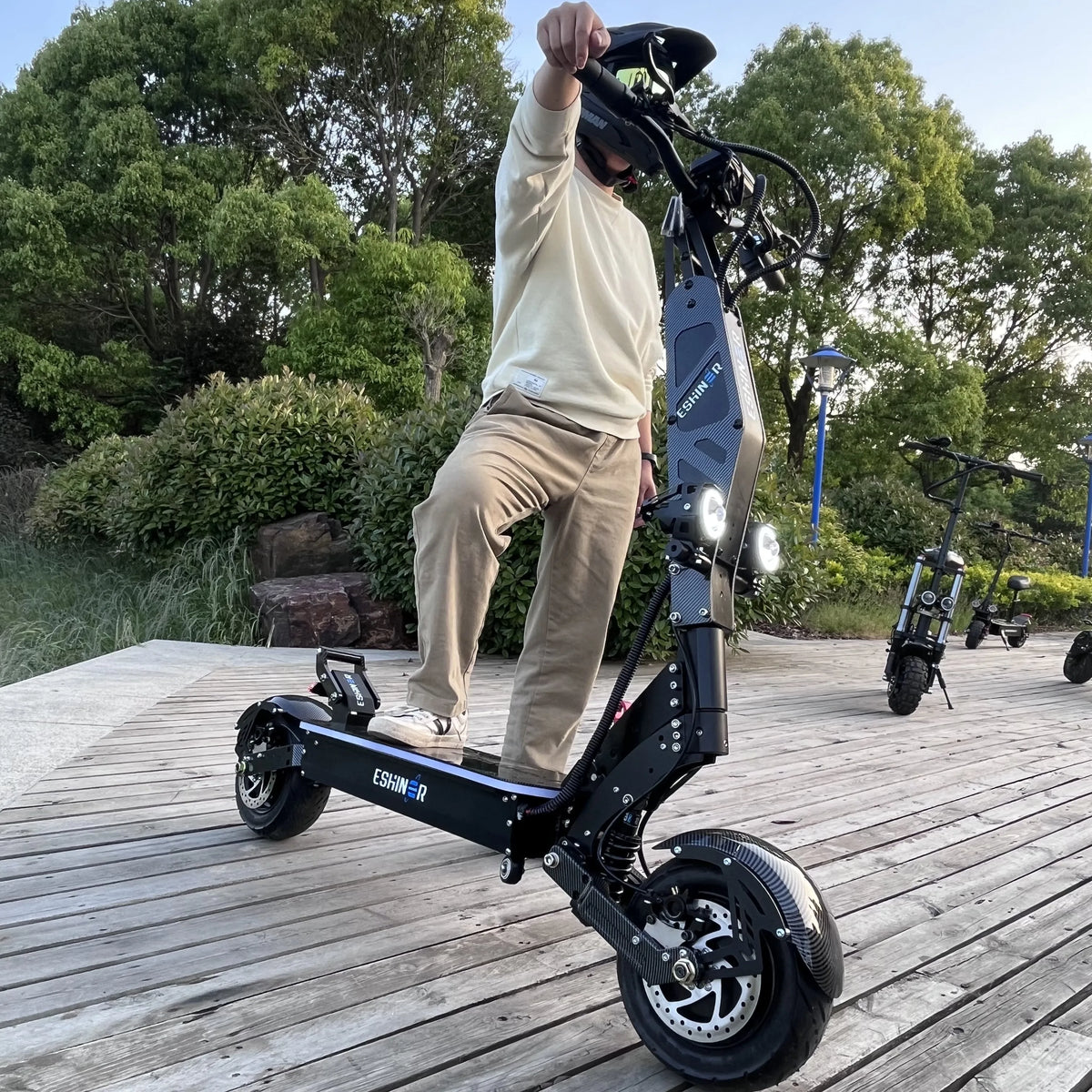 Trottinette Électrique Eshiner R7 – 72V, Jusqu'à 15000W, 150km, NFC, Freins Hydrauliques | Carbone