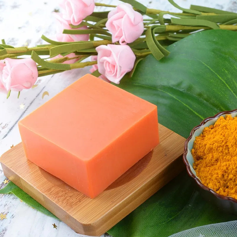 Savon Naturel au Curcuma 100g – Nettoyant, Hydratant & Anti-Taches